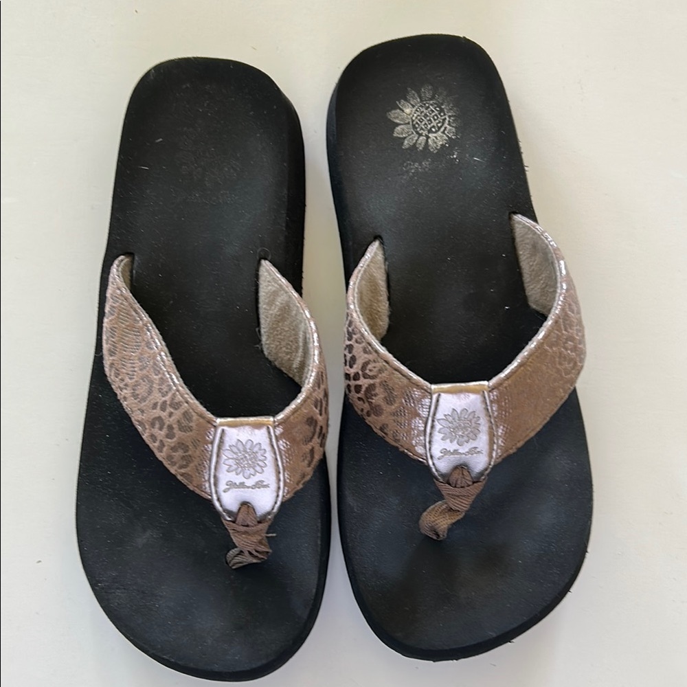 Yellow Box Leopard Print Sandals - Black and taupe size 7.5